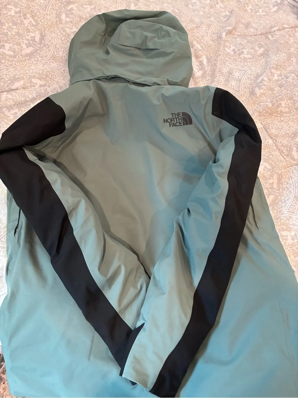 The North Face Men’s Sage Green and Black Hooded coat